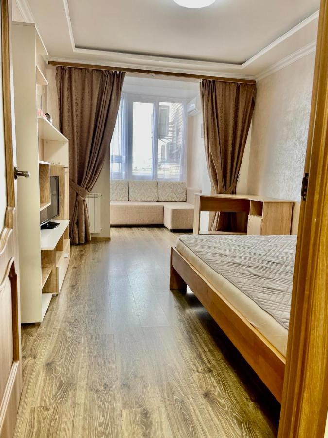 Atlant Luxury Family Apart Поряд З Тц Депот, Безконтактне Заселення Tjernivtsi Exteriör bild