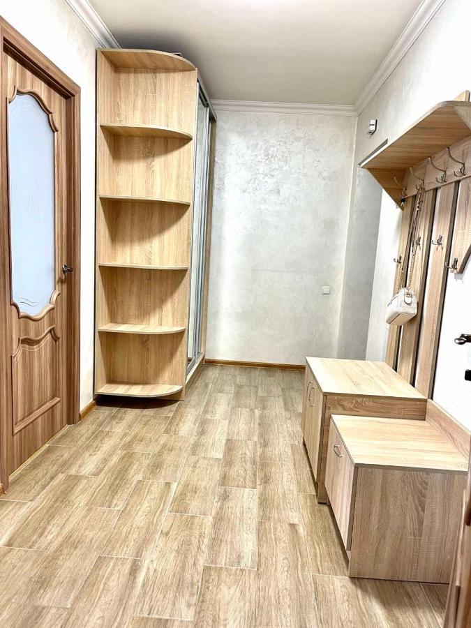 Atlant Luxury Family Apart Поряд З Тц Депот, Безконтактне Заселення Tjernivtsi Exteriör bild