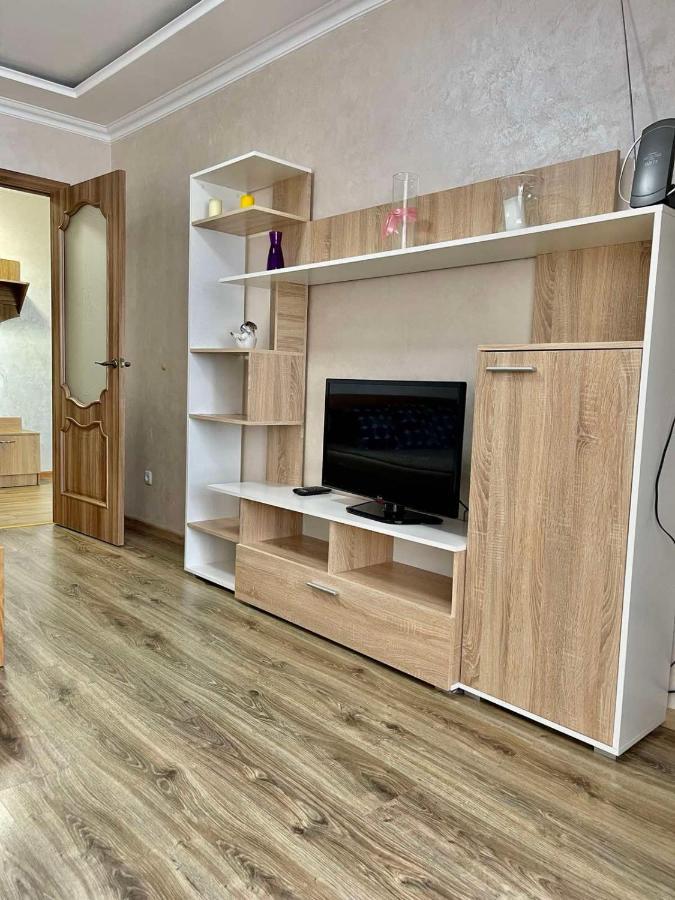 Atlant Luxury Family Apart Поряд З Тц Депот, Безконтактне Заселення Tjernivtsi Exteriör bild