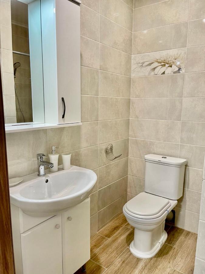 Atlant Luxury Family Apart Поряд З Тц Депот, Безконтактне Заселення Tjernivtsi Exteriör bild