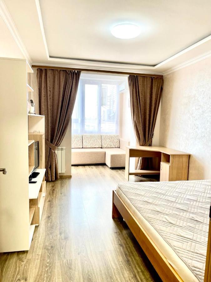 Atlant Luxury Family Apart Поряд З Тц Депот, Безконтактне Заселення Tjernivtsi Exteriör bild