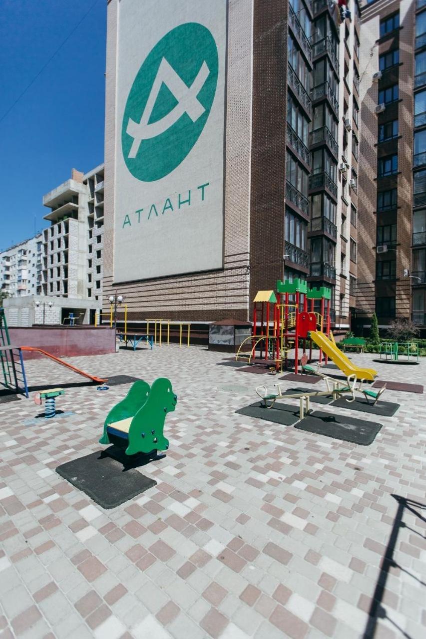 Atlant Luxury Family Apart Поряд З Тц Депот, Безконтактне Заселення Tjernivtsi Exteriör bild