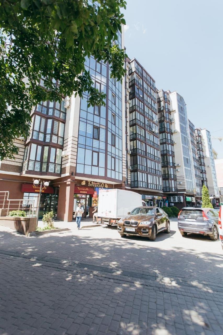 Atlant Luxury Family Apart Поряд З Тц Депот, Безконтактне Заселення Tjernivtsi Exteriör bild