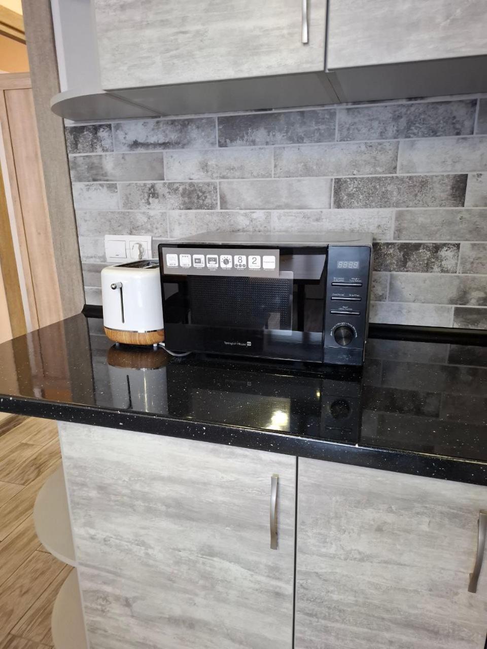 Atlant Luxury Family Apart Поряд З Тц Депот, Безконтактне Заселення Tjernivtsi Exteriör bild