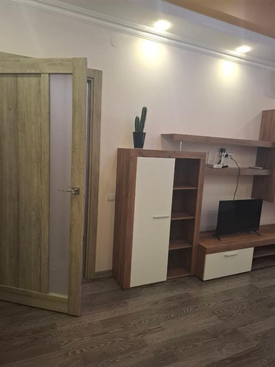 Atlant Luxury Family Apart Поряд З Тц Депот, Безконтактне Заселення Tjernivtsi Exteriör bild